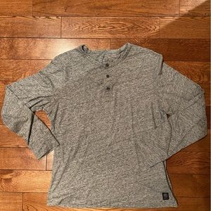 Men’s Club Monaco henley long sleeved shirt